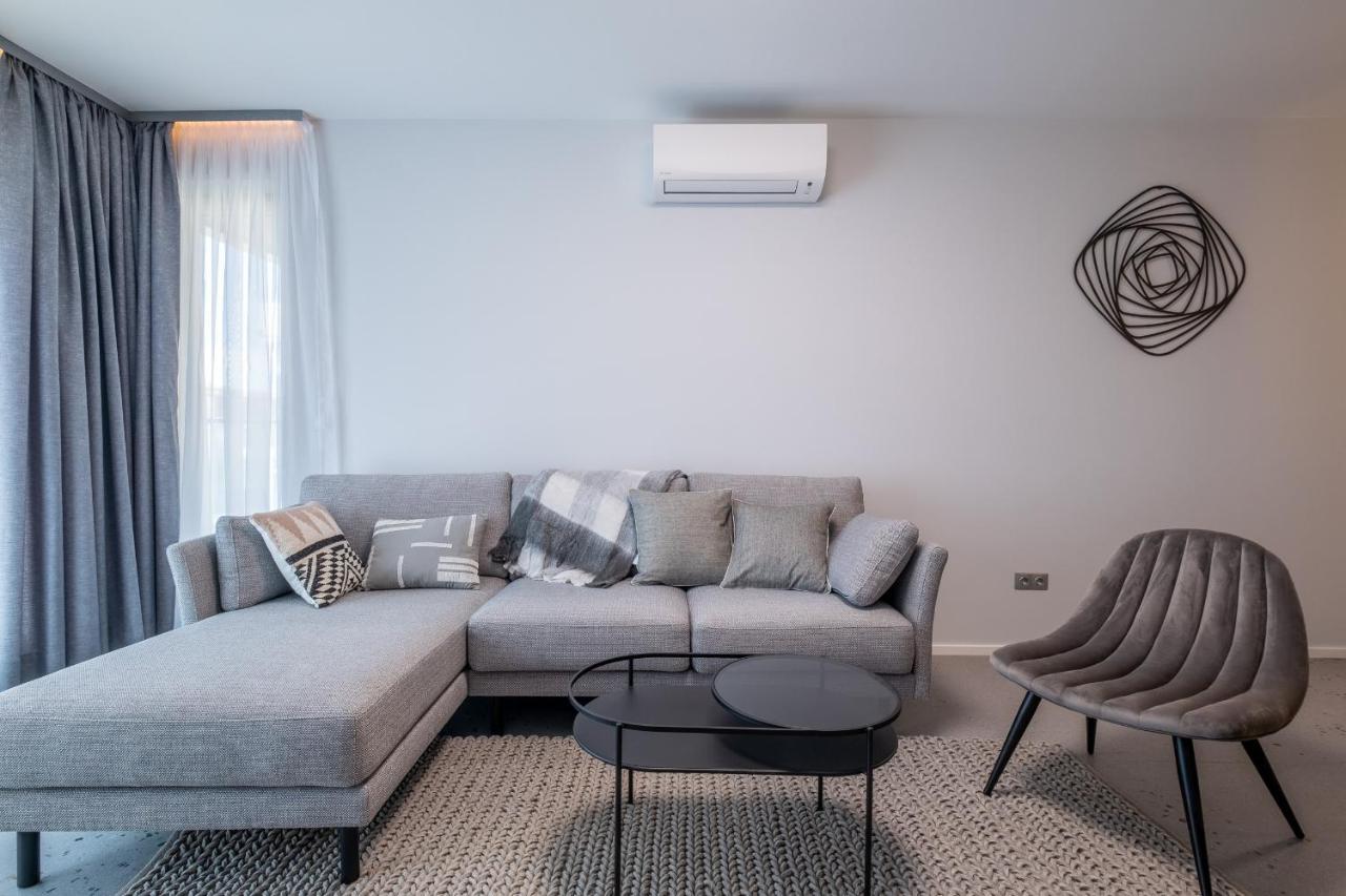Emirates Lux Apartment And Parking Sofia Extérieur photo
