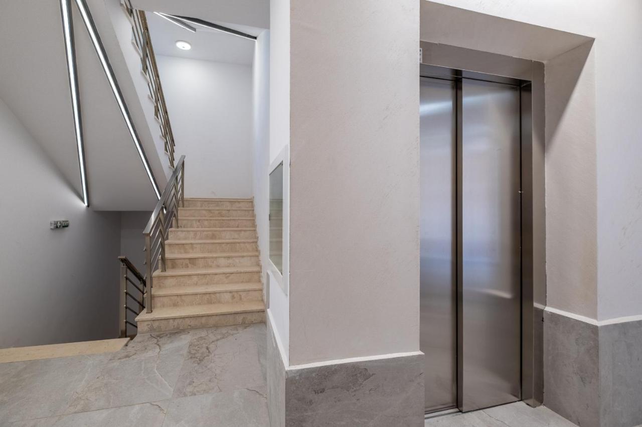 Emirates Lux Apartment And Parking Sofia Extérieur photo