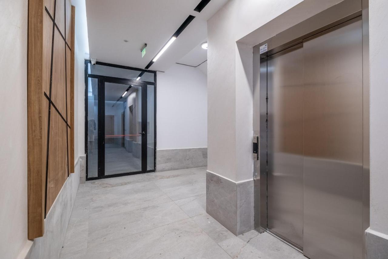 Emirates Lux Apartment And Parking Sofia Extérieur photo